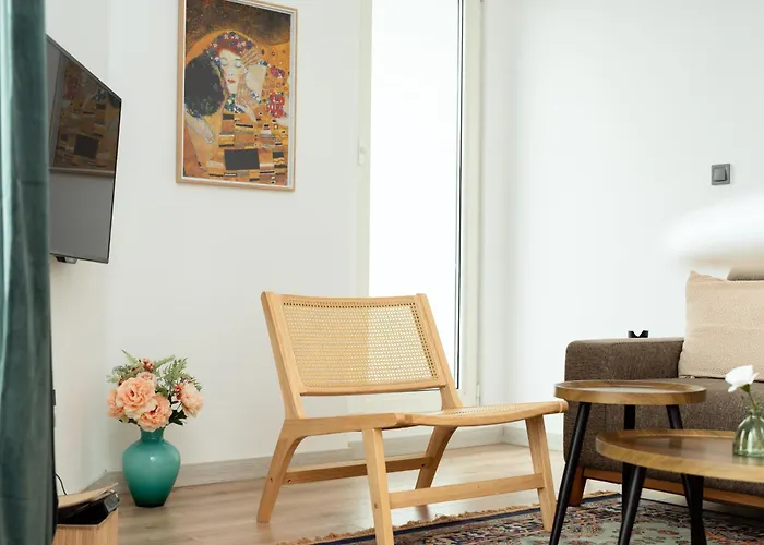 Sky Panoramic 23rd Floor & Parking Скоп'є