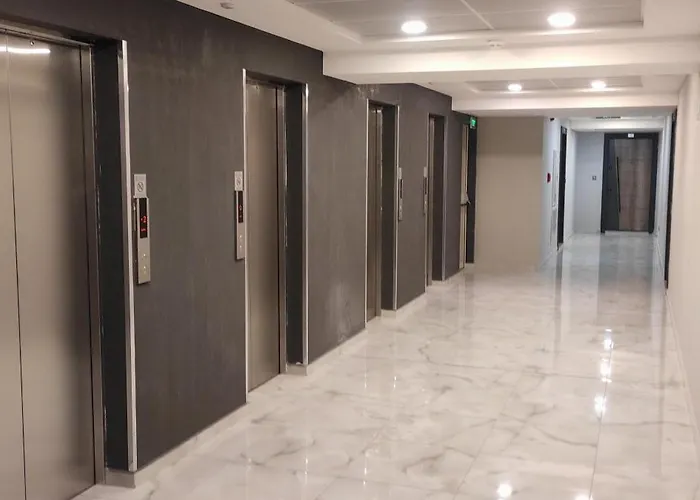 Sky Panoramic 23rd Floor & Parking Скоп'є